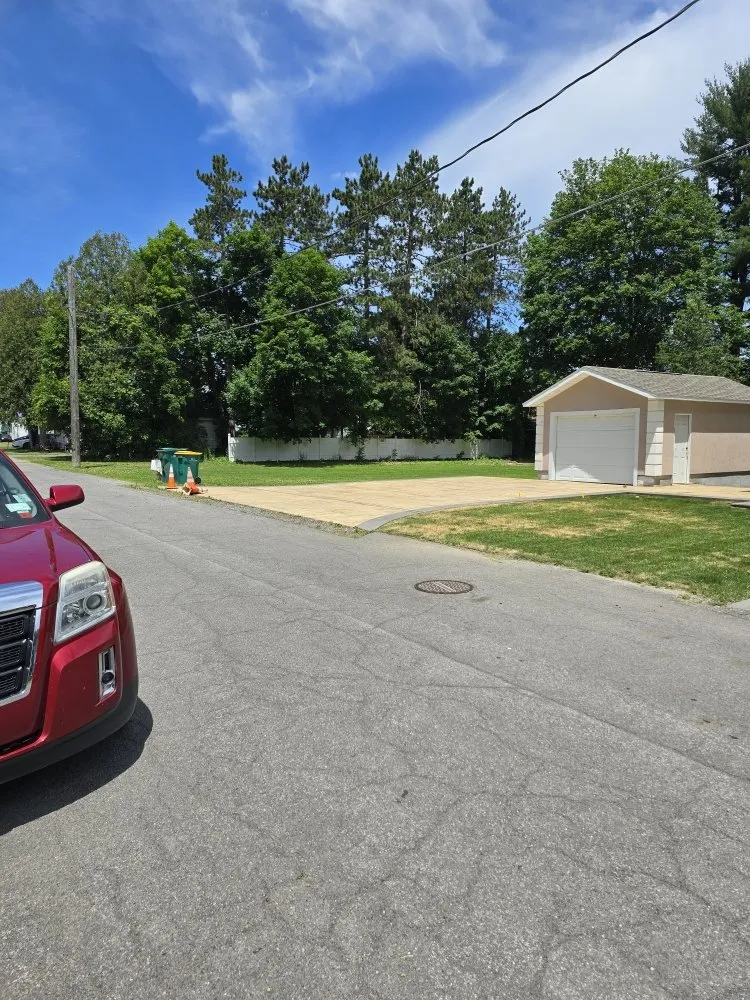 Affordable lawn mowing service experts serving Frankfort, NY - Linebeck & Maggio Lawncare