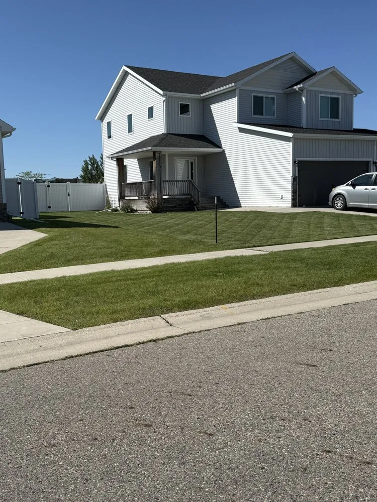Custom yard maintenance for residential properties across Fargo, ND - Lines 4 Less