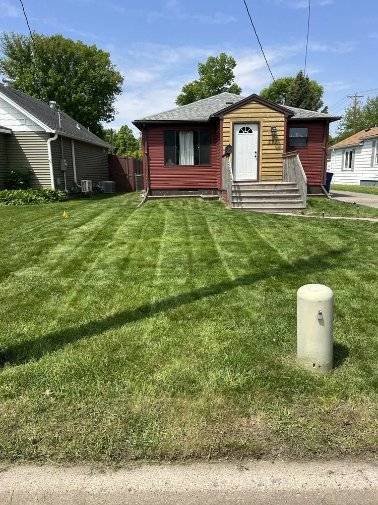 Custom yard cleanup service near you in Fargo, ND by Lines 4 Less