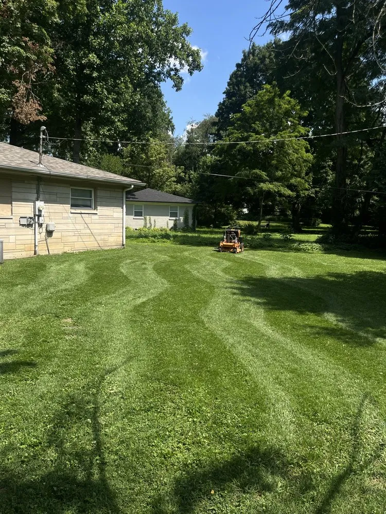 Top-rated lawn mowing service in Jeffersonville, IN - Linos Lawn Care