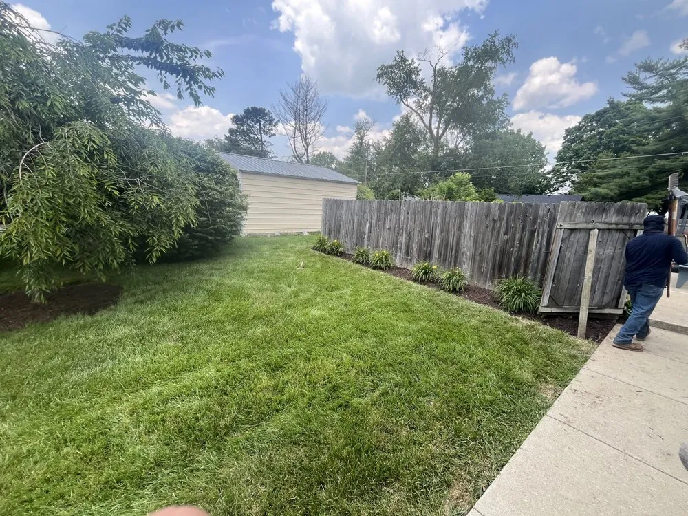 Reliable yard cleanup service experts serving Jeffersonville, IN - Linos Lawn Care