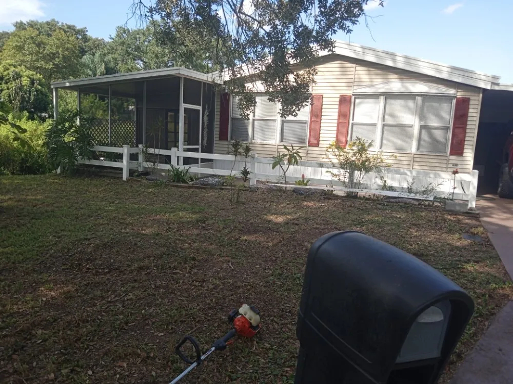 Reliable yard maintenance experts serving Lakeland, FL - Lino's Lawn Mowing