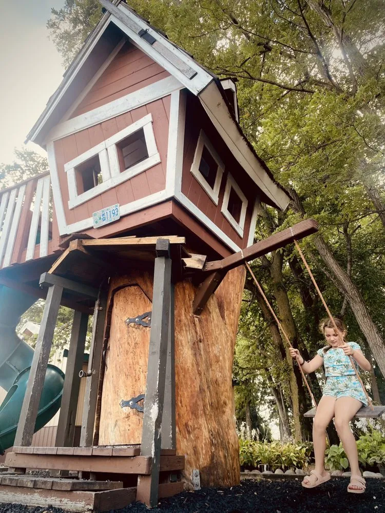 Top-rated lawn care service in Elkhart, IN - Linton's Enchanted Gardens