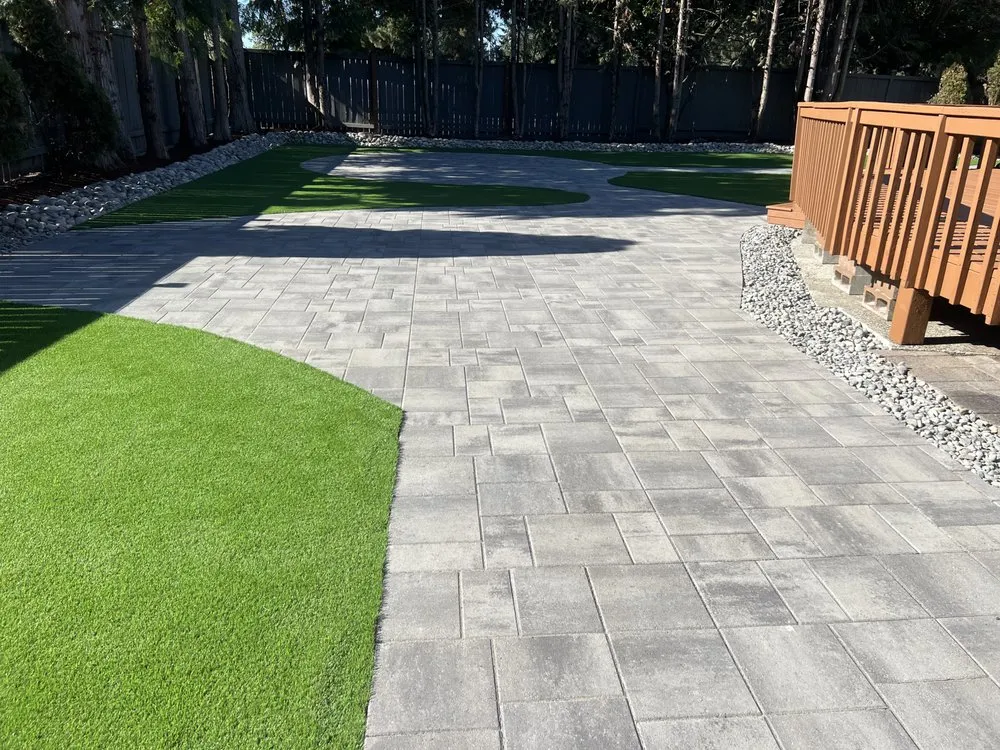 Professional yard cleanup service experts serving Seattle, WA - Lio landscaping