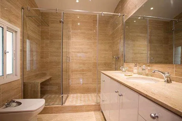 Lion Contractor Logo