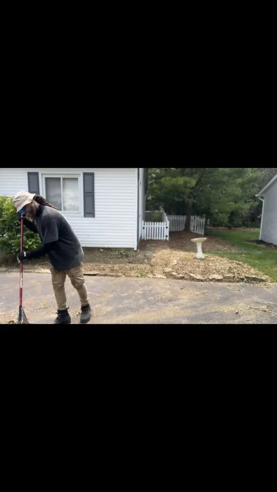 Custom lawn mowing service in Columbus, OH - Lion King Hauling & Beyond