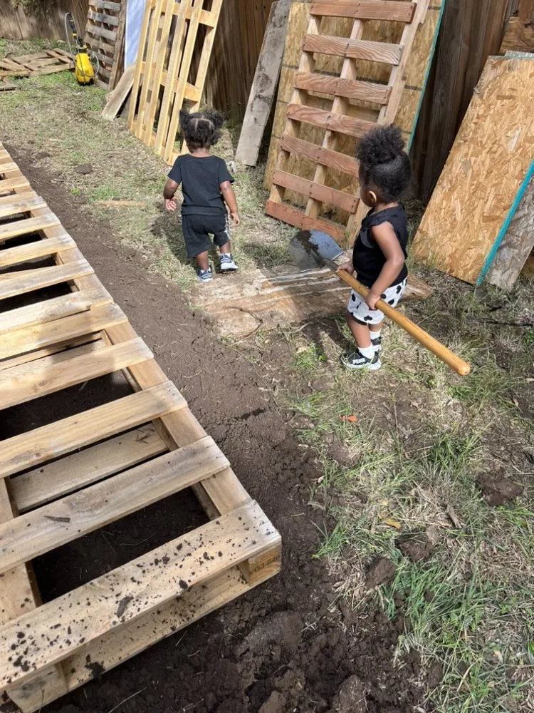 Trusted yard maintenance with custom design in Converse, TX by Lionel & Sons