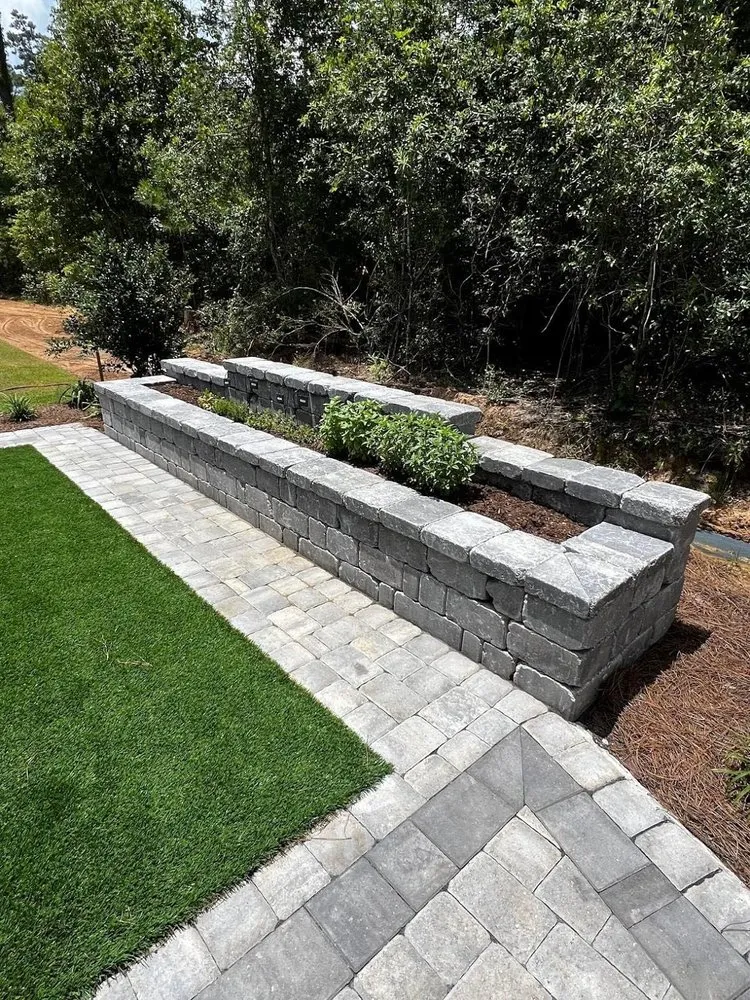 Custom lawn care service for homes across Mobile, AL - Lions Business Pro