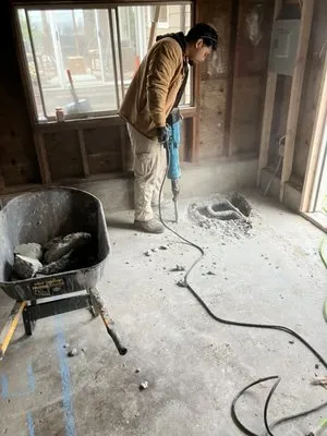 Lions Concrete & Landscape Logo