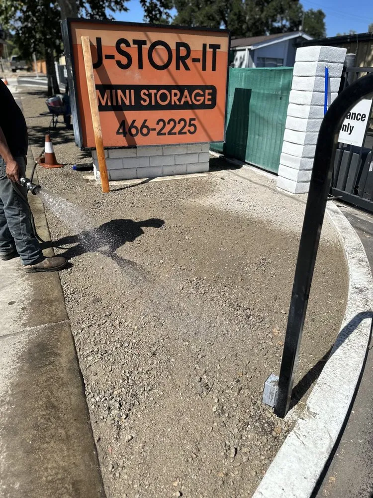 Affordable lawn mowing service in Paso Robles, CA by Lion's Landscaping