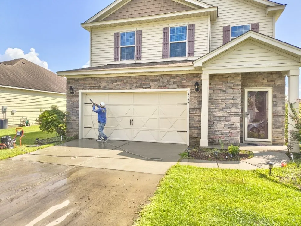 Expert lawn mowing service experts serving Summerville, SC - Lions Lawn Care Services