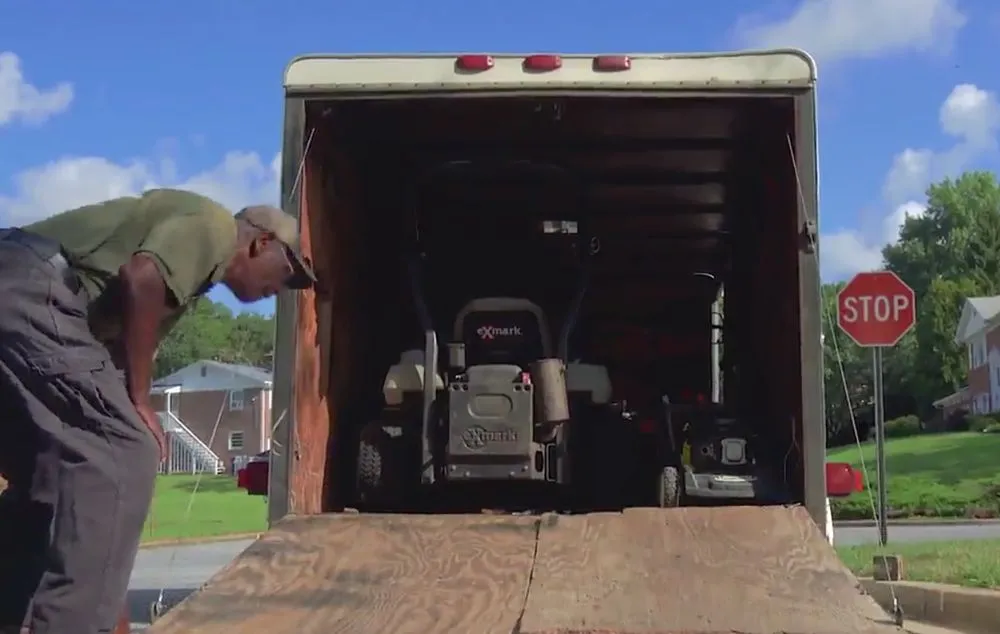 Local lawn mowing service in Clinton, MD - Lip's Persnickety Lawn Service