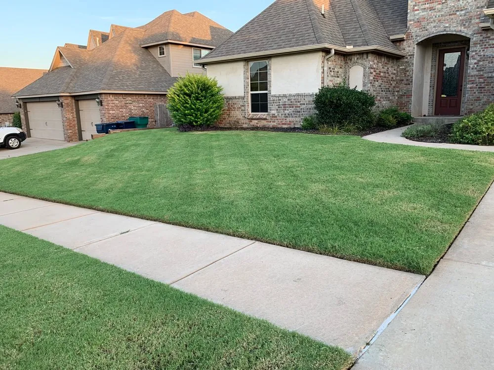Expert outdoor landscaping with custom design in Edmond, OK by Lipscomb Mowing