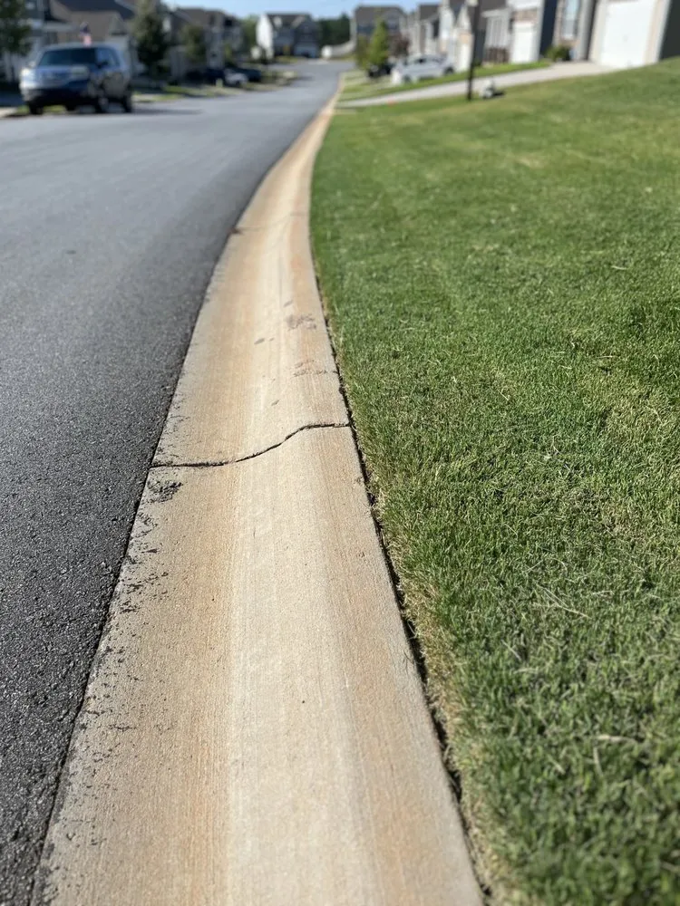 Professional garden landscaping in Powdersville, SC by Lipsey’s Lawn Service