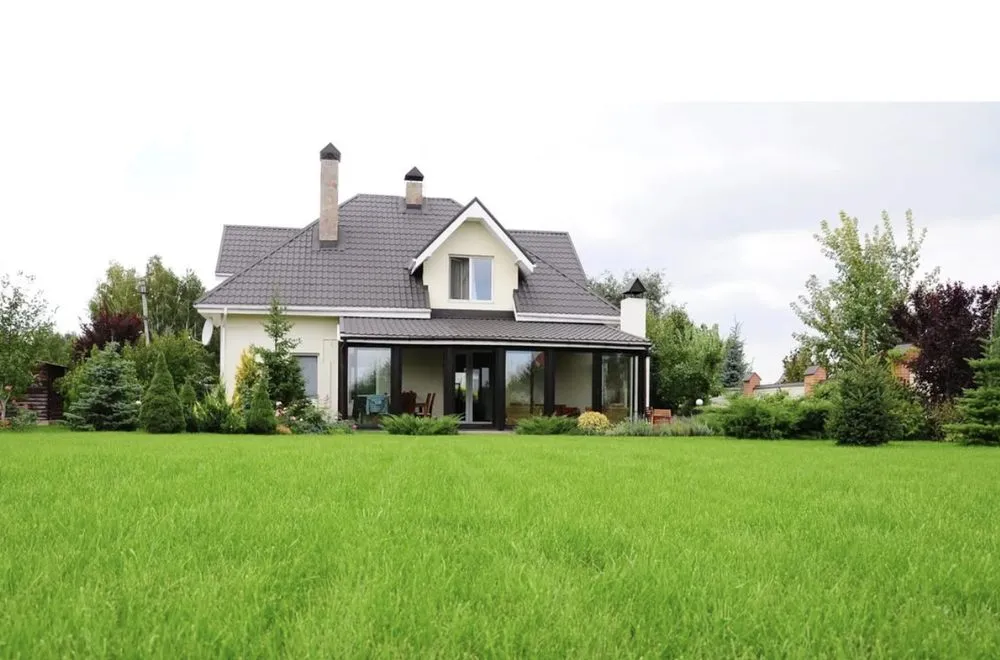 Affordable lawn care service near you in Boise, ID by Liquid 208