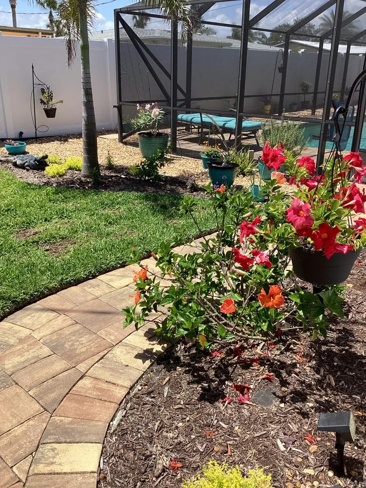 Affordable residential landscaping experts serving Daytona Beach, FL - Liquid Lawn