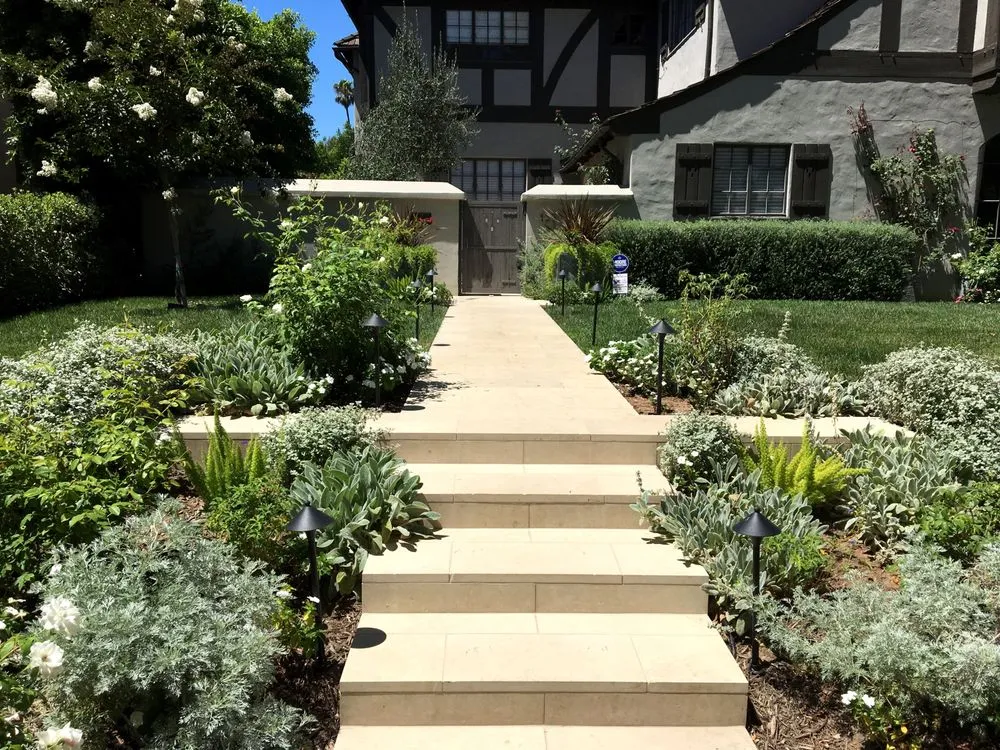 Affordable garden landscaping for residential properties in Santa Clarita, CA by Lisa Esposito Design