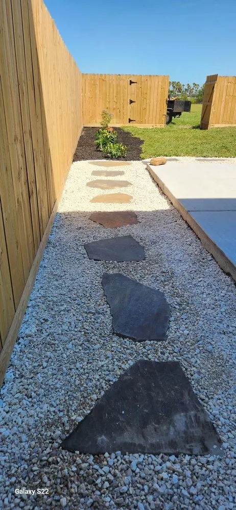 Professional yard maintenance in Corpus Christi, TX - Élite Landscaping Services and More