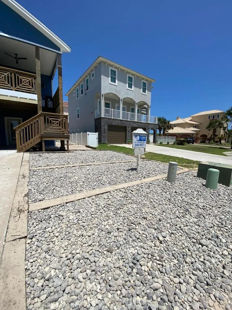 Professional landscaping services for beautiful yards in Corpus Christi, TX by Élite Landscaping Services and More