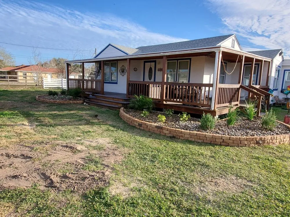 Trusted lawn mowing service for residential properties across Corpus Christi, TX - Élite Landscaping Services and More