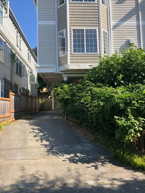 Reliable lawn mowing service experts serving Seattle, WA - Lito's Quality Garden