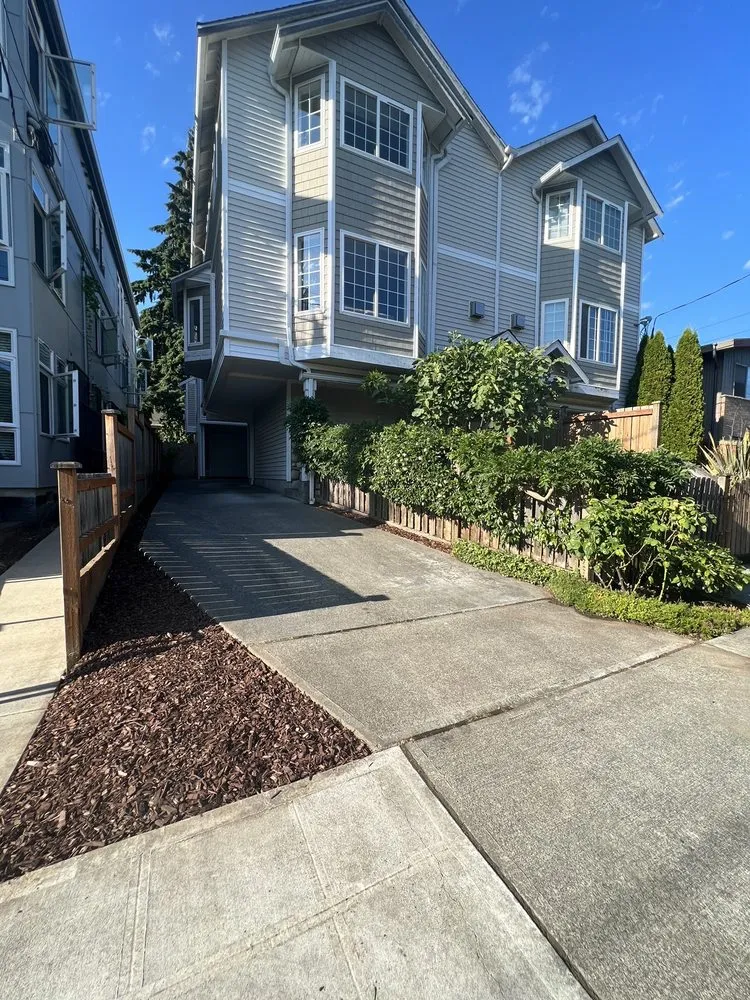 Local landscaping services experts serving Seattle, WA - Lito's Quality Garden