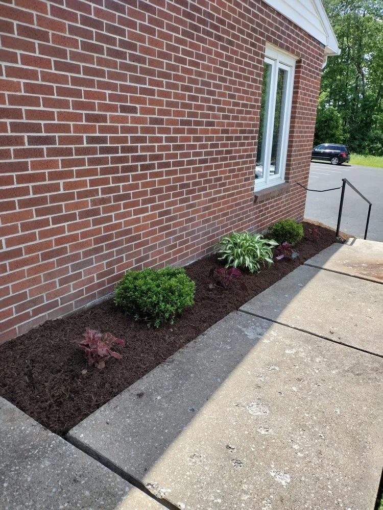 Custom lawn care service for homes across Johnstown, PA - Litterine Landscaping