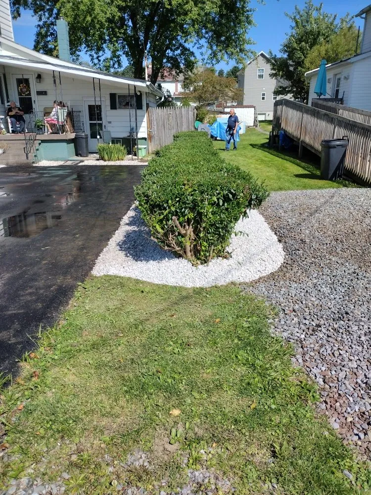 Custom outdoor landscaping experts serving Johnstown, PA - Litterine Landscaping