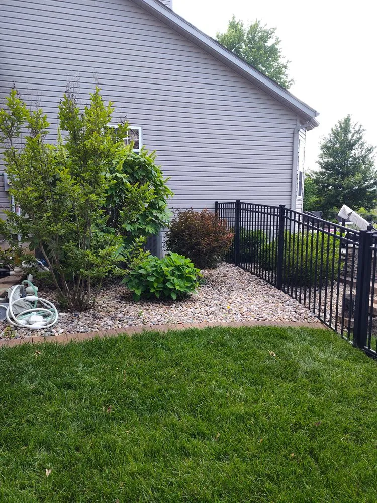 Reliable yard maintenance experts serving Edwardsville, IL - Little Ant Landscaping