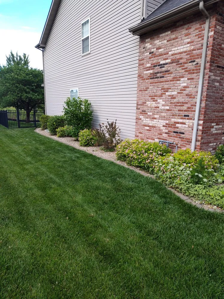 Custom residential landscaping near you in Edwardsville, IL by Little Ant Landscaping