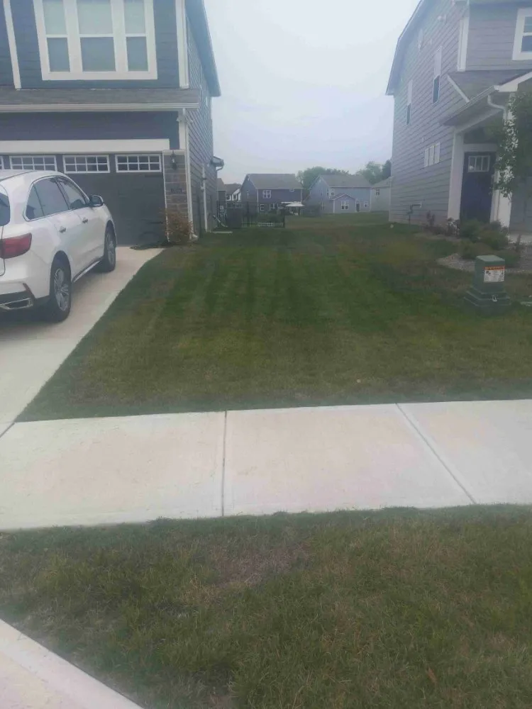 Affordable lawn mowing service experts serving Noblesville, IN - Little Light Mowing Service