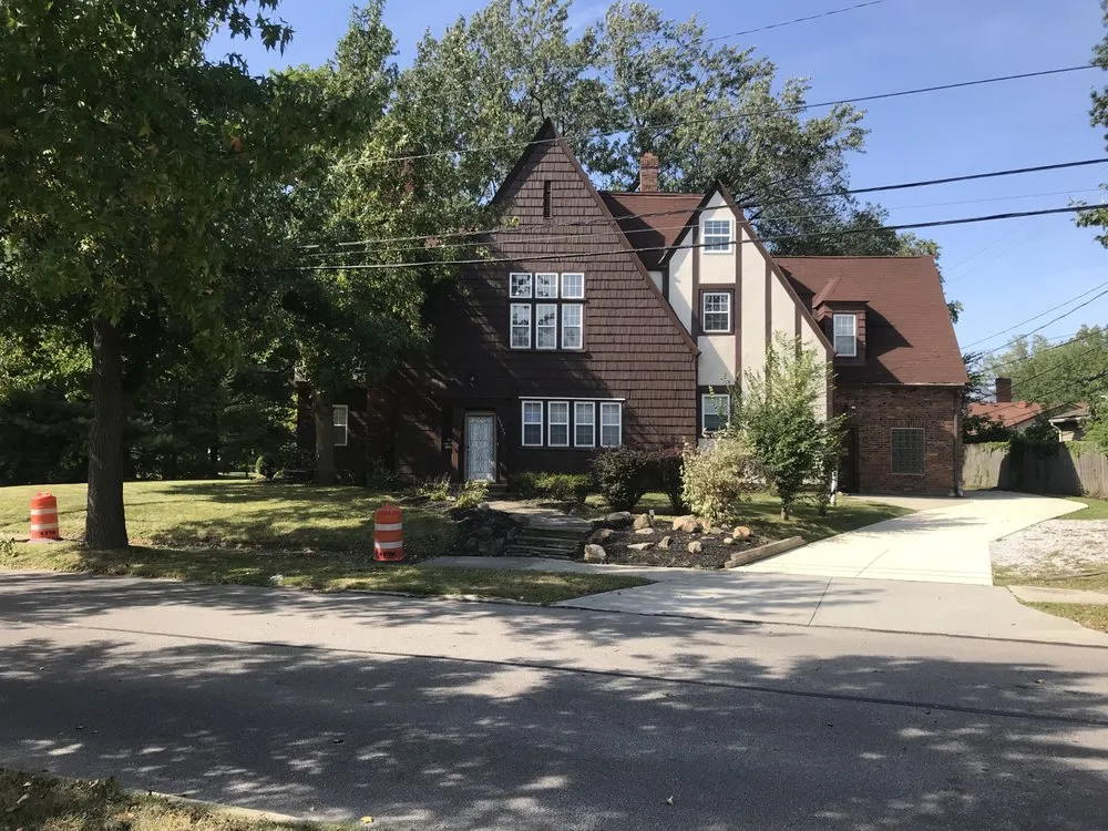 Custom yard cleanup service for beautiful yards across Mayfield Heights, OH - Little Mountain Landscape