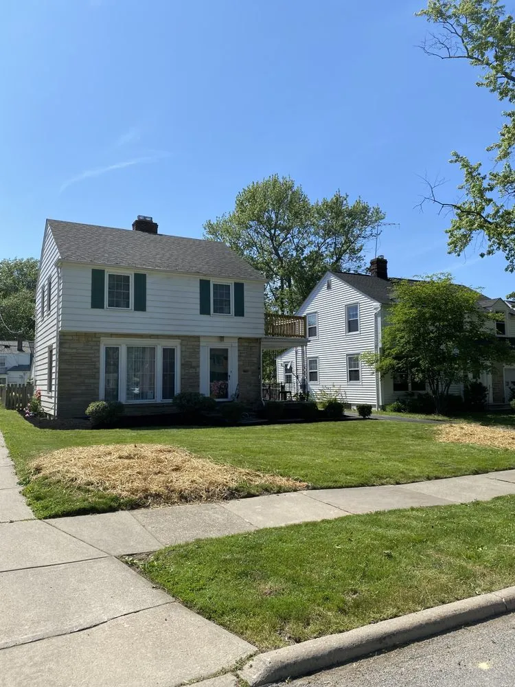 Local lawn mowing service experts serving Mayfield Heights, OH - Little Mountain Landscape