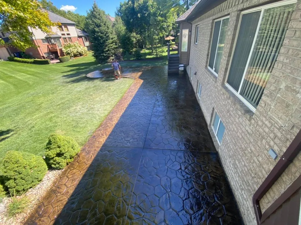 Custom yard cleanup service for year-round maintenance in Sterling Heights, MI by Little Rock Concrete