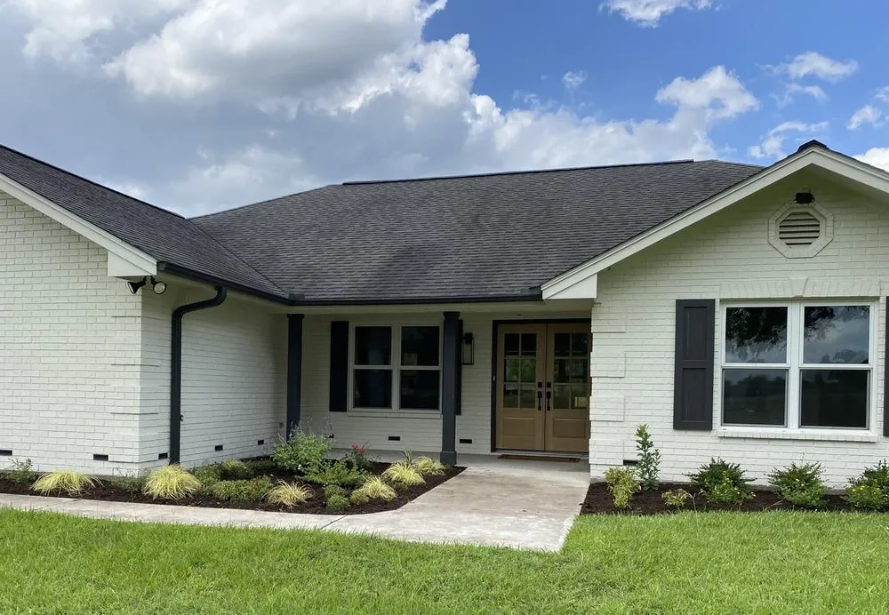 Affordable yard cleanup service in Edinburg, TX - Living Color