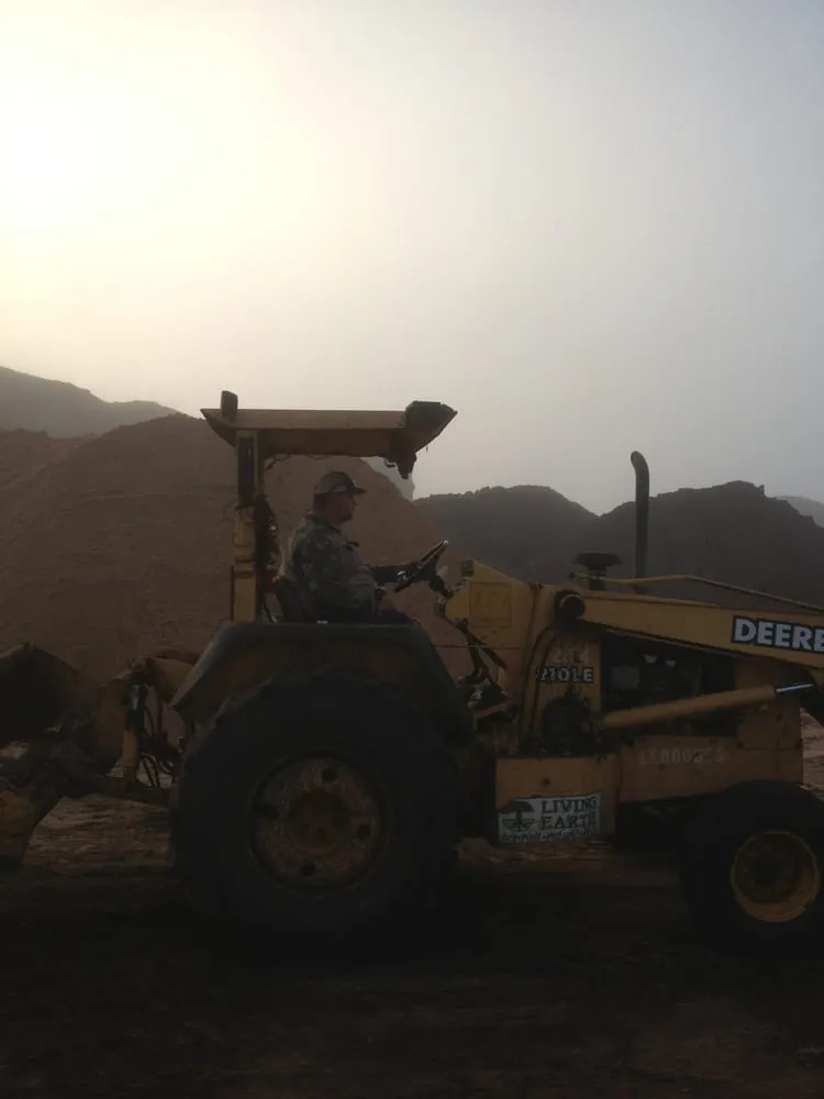 Top-rated lawn mowing service in Missouri City, TX - Living Earth