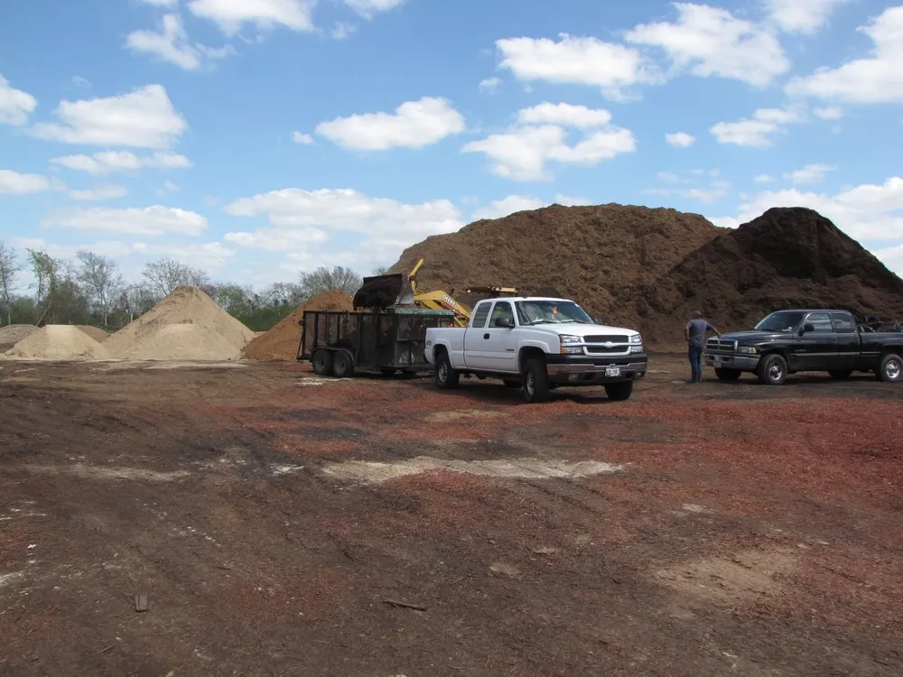Local landscape installation in Missouri City, TX by Living Earth