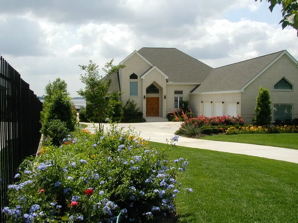 Affordable yard cleanup service in Conroe, TX by Living Expression Landscapes