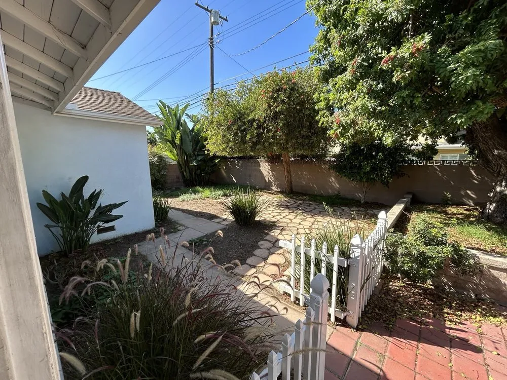 Local yard cleanup service for beautiful yards in Redondo Beach, CA by Living Green Designs