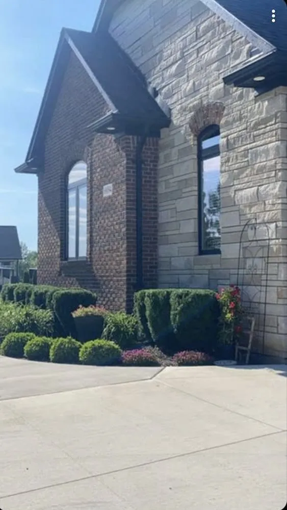 Trusted residential landscaping experts serving Harrison Township, MI - Living Green