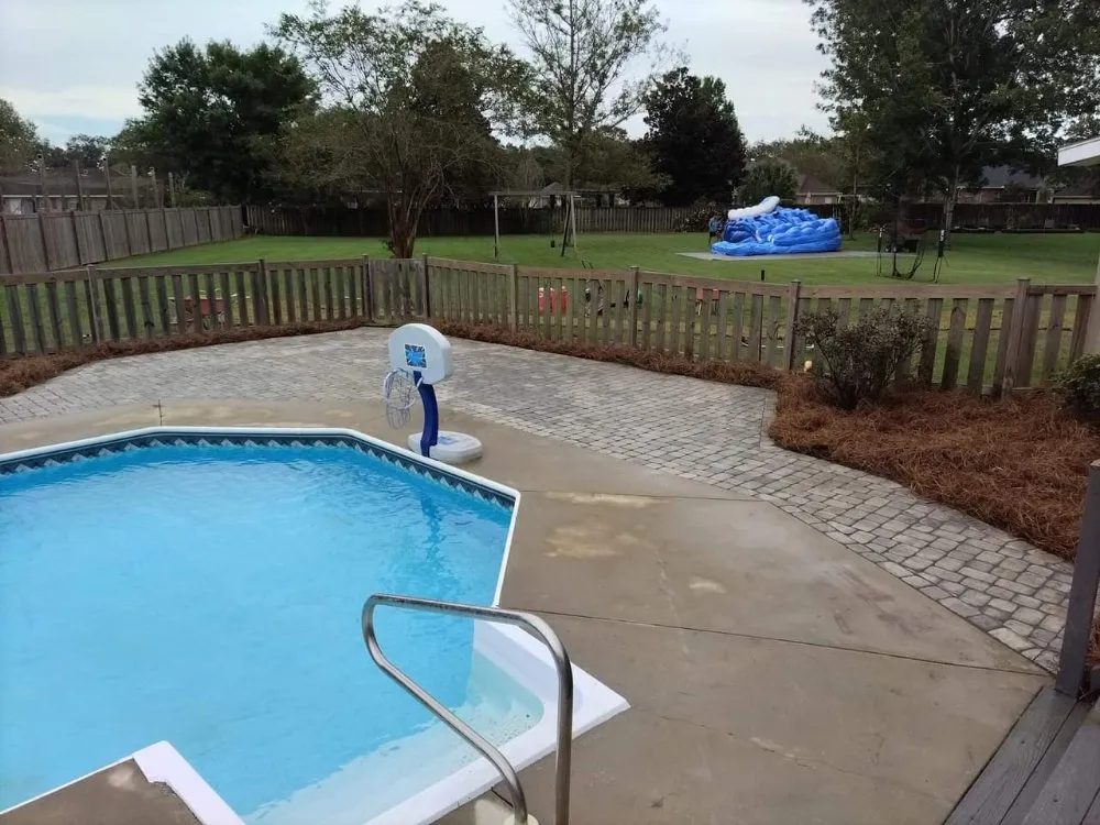 Professional garden landscaping in Fairhope, AL by Living Green Landscapes