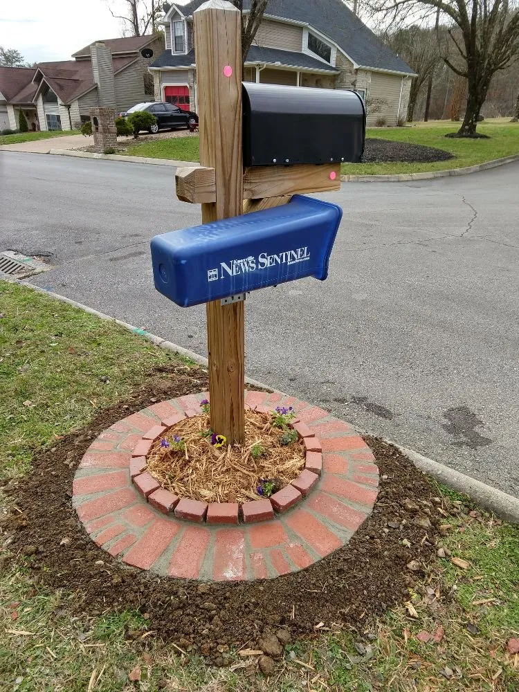 Custom yard maintenance experts serving Clinton, TN - Living Green Landscaping Construction