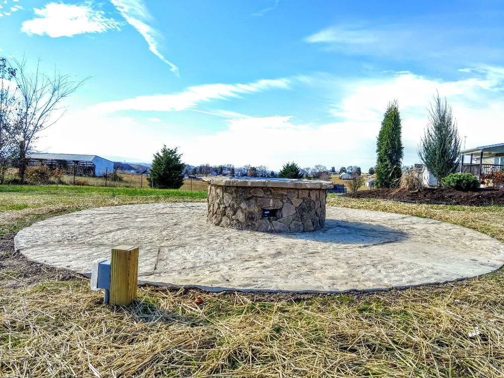 Professional outdoor landscaping experts serving Clinton, TN - Living Green Landscaping Construction