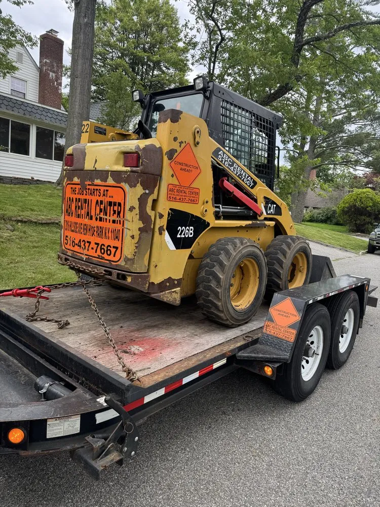 Expert yard maintenance in New Hyde Park, NY - Living Life Landscaping