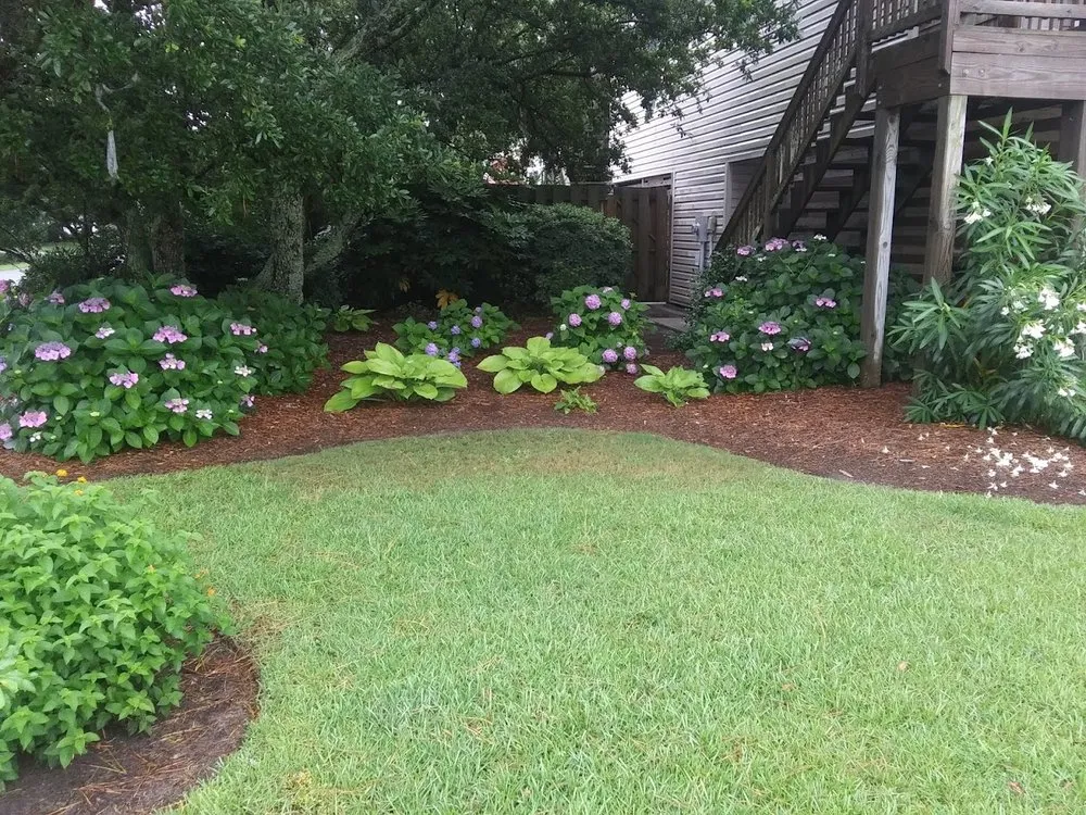 Custom garden landscaping experts serving Powells Point, NC - Living Oaks Landscaping & Tree Services