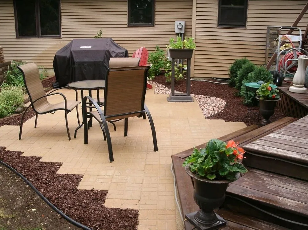 Custom outdoor landscaping experts serving Madison, WI - Living Stone Landscapes