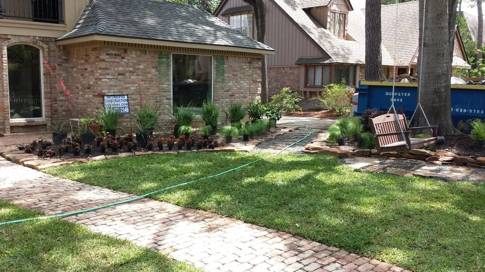 Expert lawn care service in Katy, TX - Living Trees & Shrubs
