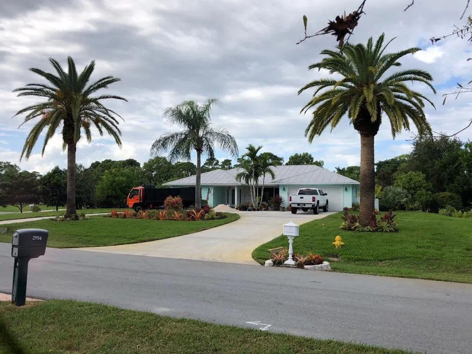 Local yard cleanup service experts serving Palm City, FL - Living Water Landscape