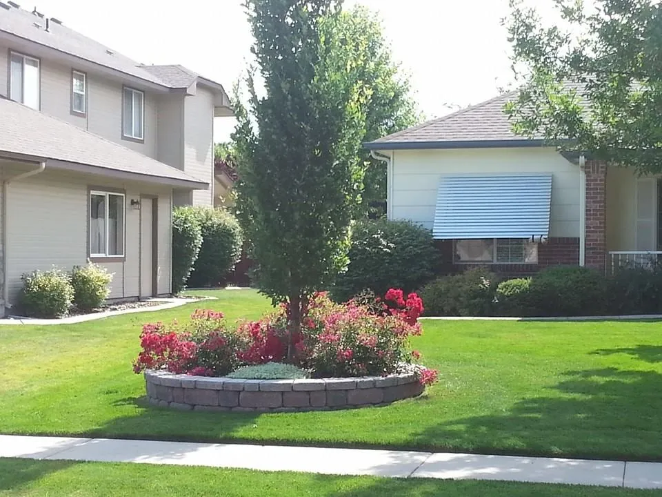 Reliable yard maintenance in Meridian, ID - Living Waters Landscape
