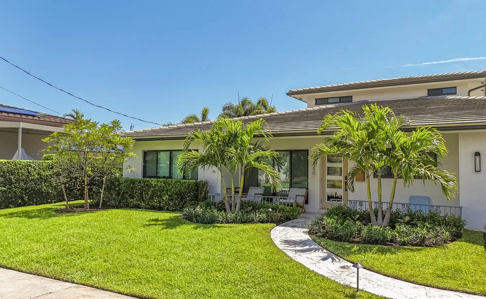 Custom residential landscaping experts serving Oakland Park, FL - Livingston Landscapes